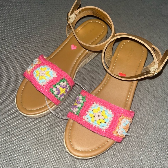 Steve Madden crochet pink sandals, ankle strap, wedge heel, kids size 2 & 3 - Picture 3 of 6